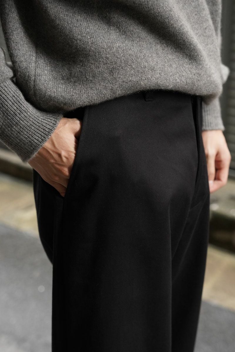 NO TUCK CHINO TROUSERS[BLACK] | 1LDK (ワンエルディーケー) 公式サイト