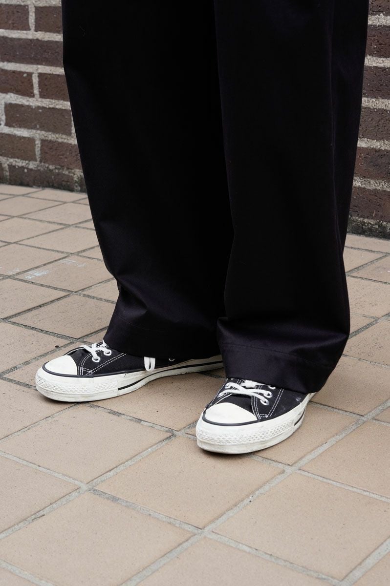 NO TUCK CHINO TROUSERS[BLACK] | 1LDK (ワンエルディーケー) 公式サイト