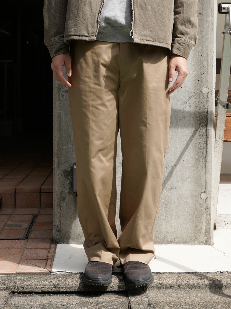 NO TUCK CHINO TROUSERS[CAMEL] | 1LDK (ワンエルディーケー) 公式サイト