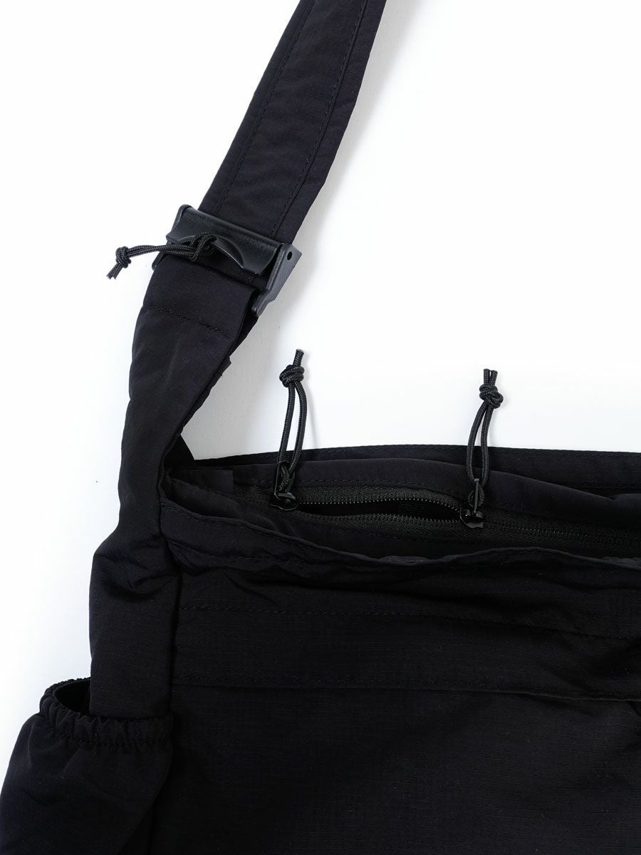 BIG NYLON SHOULDER BAG[BLACK] | 1LDK (ワンエルディーケー) 公式サイト
