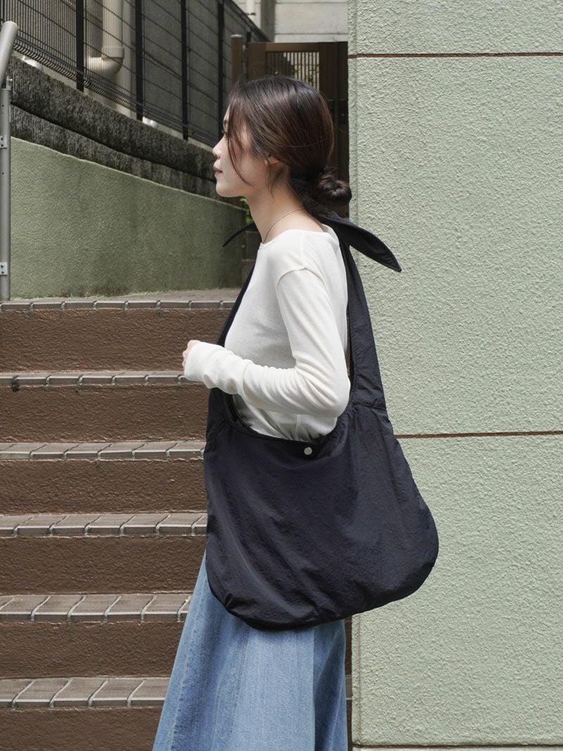 Lさま専用　新品ワンハンドルMサイズ　ダークブラウン　足付き　ショルダーカスタム KNOTTED NYLON SHOULDER BAG[BLACK] | 1LDK (ワンエルディーケー) 公式