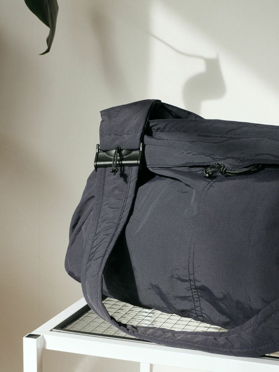 BIG NYLON SHOULDER BAG[NAVY] | 1LDK (ワンエルディーケー) 公式サイト