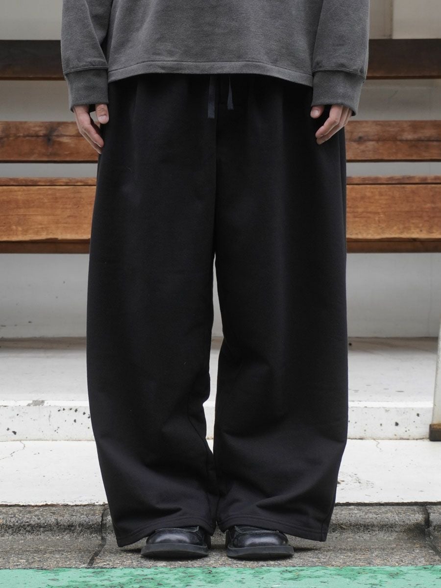 2TUCK SWEAT PANTS[BLACK] | 1LDK (ワンエルディーケー) 公式サイト