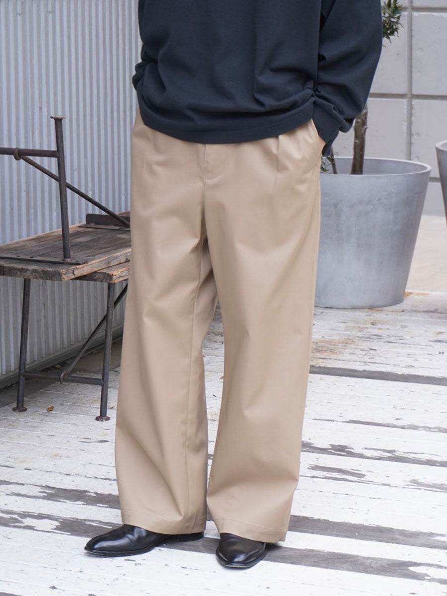 2TUCK WIDE COTTON TROUSERS[BEIGE] | 1LDK (ワンエルディーケー) 公式