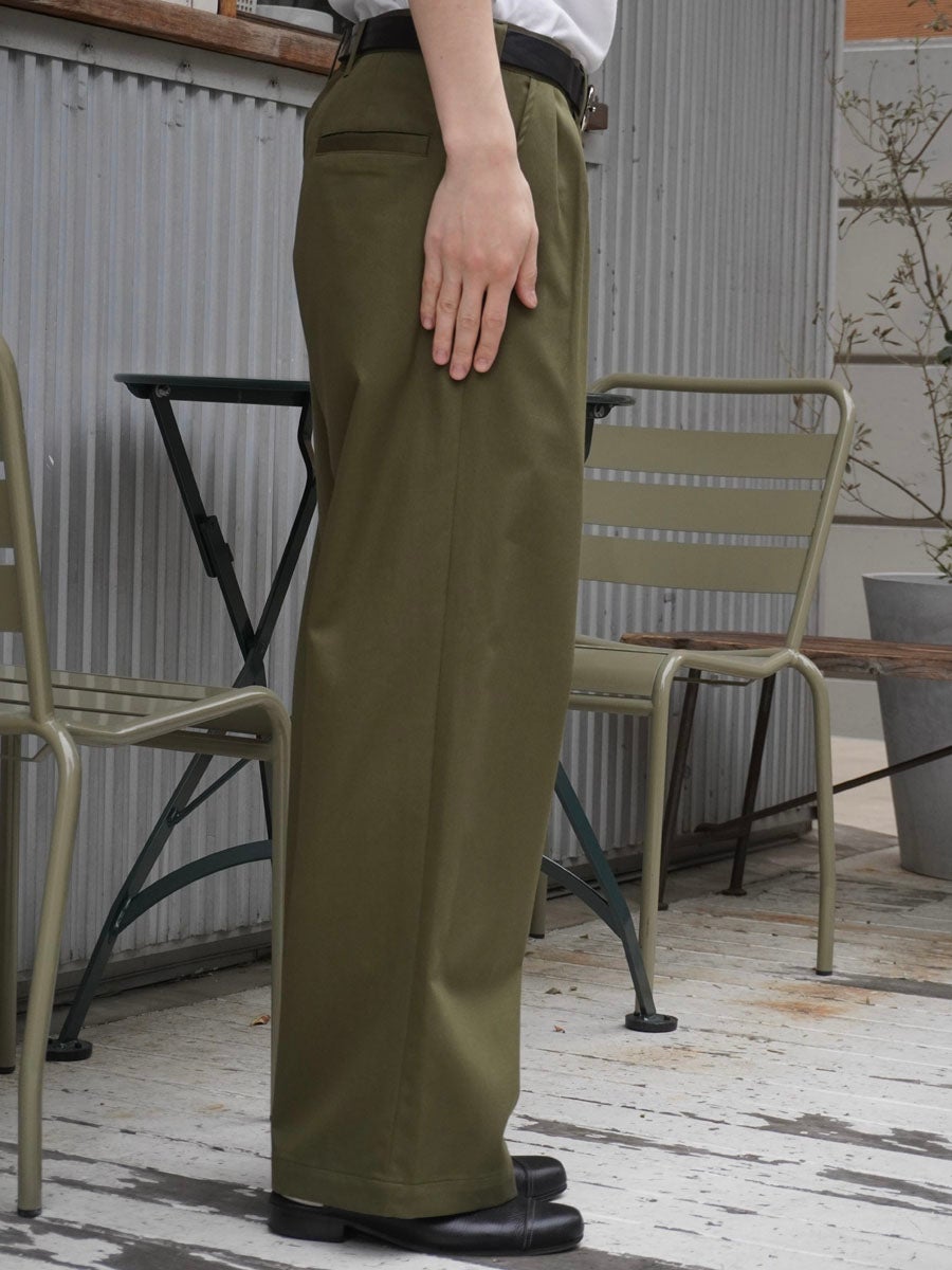 LE / エルイー TWO TUCK Cotton Pants 2TUCK WIDE COTTON TROUSERS[OLIVE] | 1LDK (ワンエルディーケー) 公式