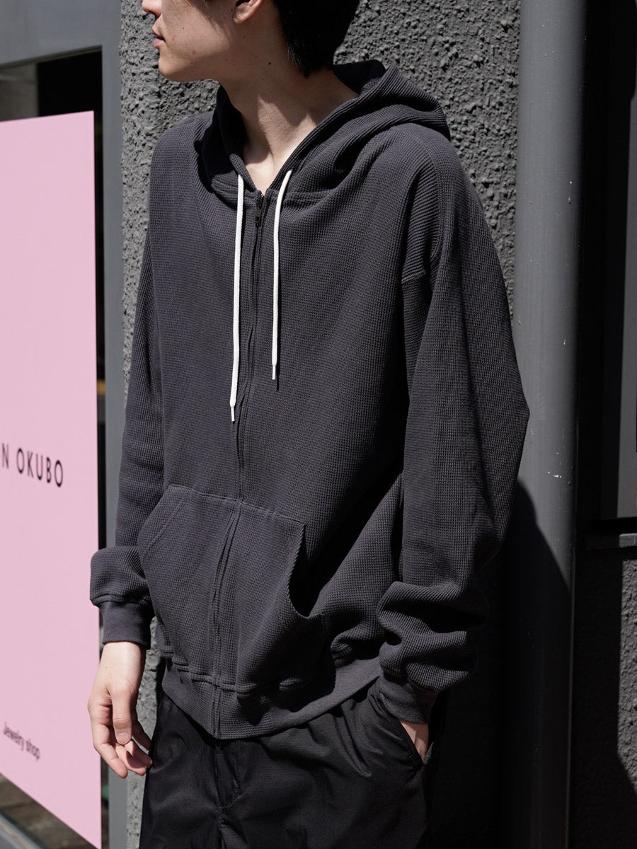 WAFFLE ZIP HOODIE[CHARCOAL] | 1LDK (ワンエルディーケー) 公式サイト