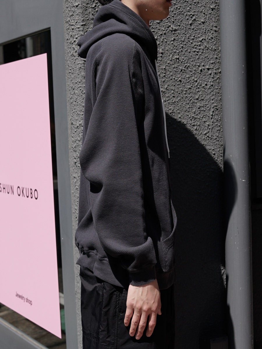 WAFFLE ZIP HOODIE[CHARCOAL] | 1LDK (ワンエルディーケー) 公式サイト