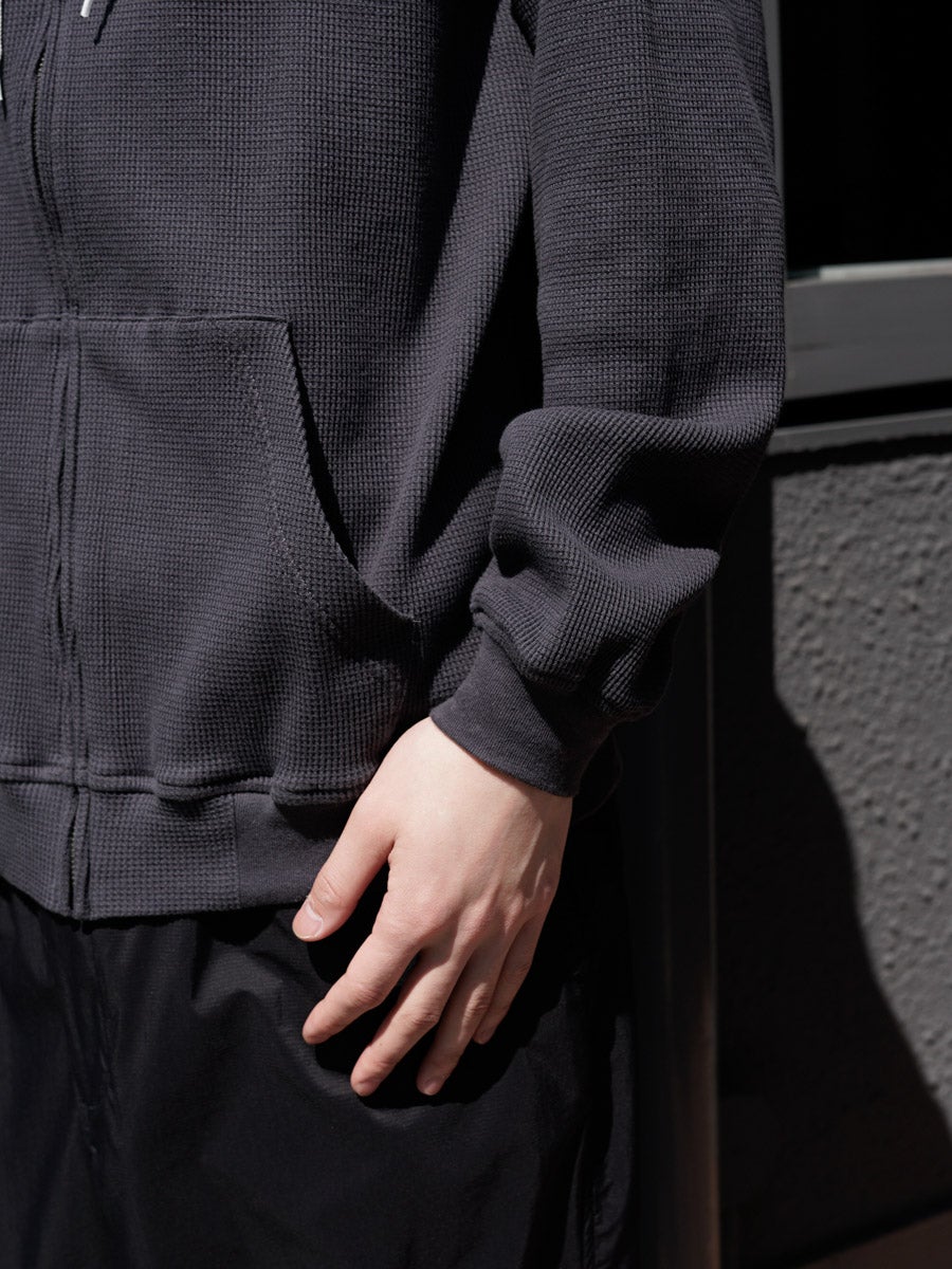 WAFFLE ZIP HOODIE[CHARCOAL] | 1LDK (ワンエルディーケー) 公式サイト