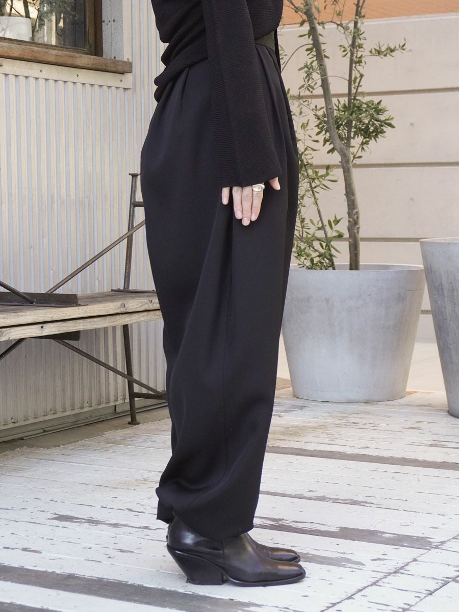 WOMENS】BALOON TUCK PANTS[BLACK] | 1LDK (ワンエルディーケー) 公式