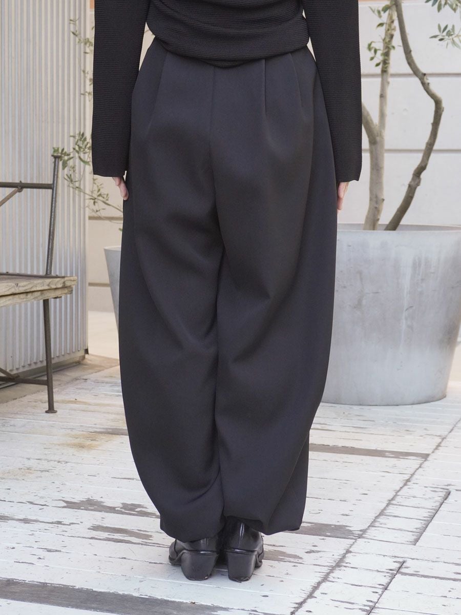 WOMENS】BALOON TUCK PANTS[BLACK] | 1LDK (ワンエルディーケー) 公式
