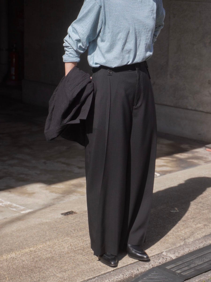 SUMMER WOOL WIDE PLEATS TROUSERS[BLACK] | 1LDK (ワンエルディーケー