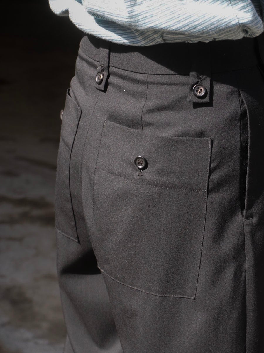 SUMMER WOOL WIDE PLEATS TROUSERS[BLACK] | 1LDK (ワンエルディーケー