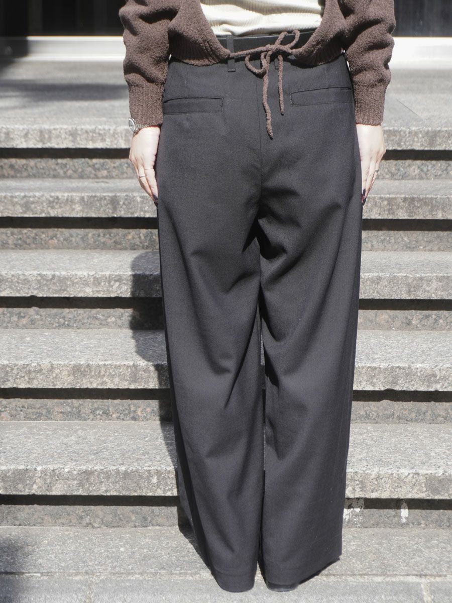 SUMMER WOOL WIDE TROUSERS[BLACK] | 1LDK (ワンエルディーケー) 公式