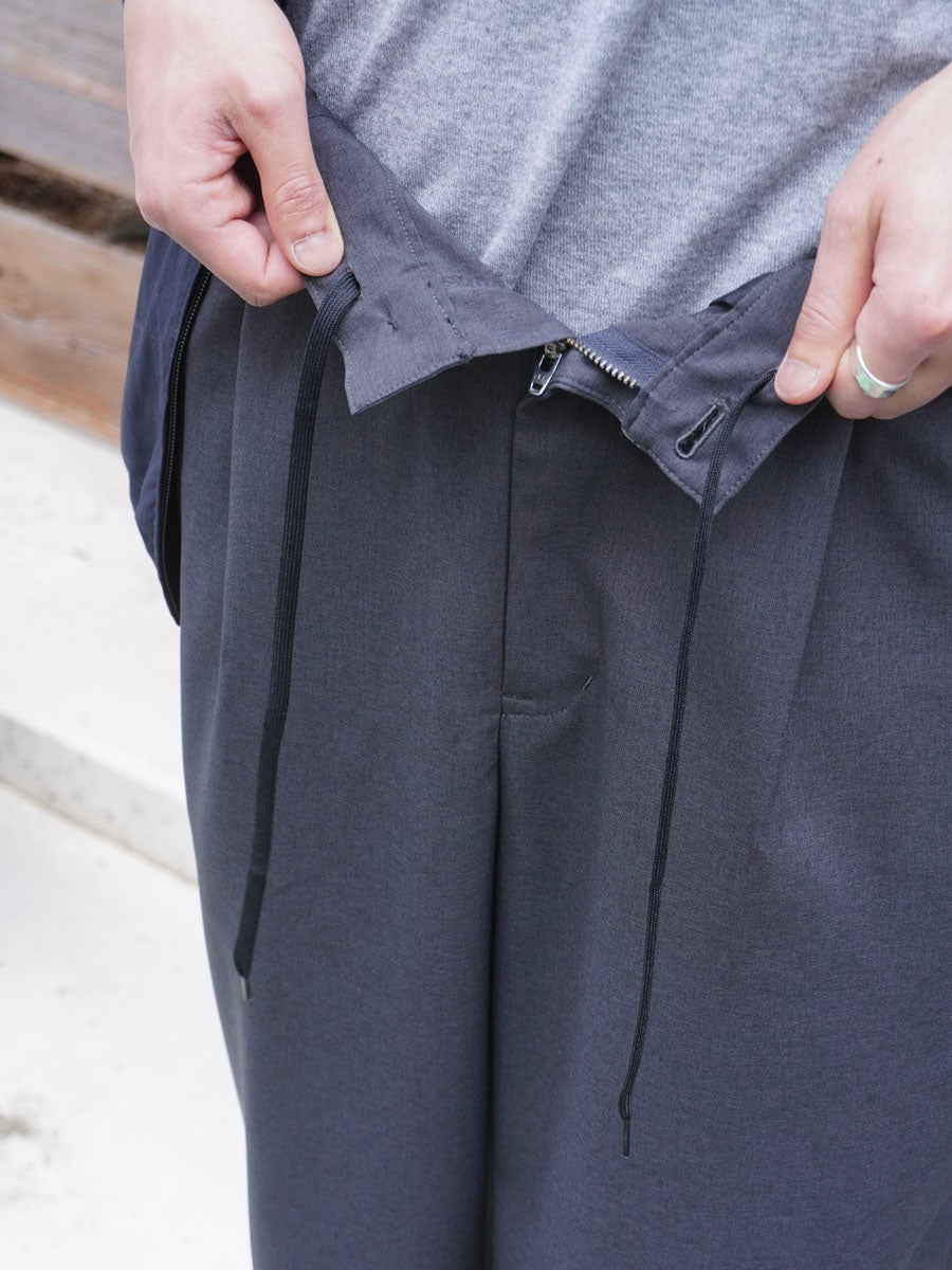1TUCK EASY SLACKS[CHARCOAL GRAY] | 1LDK (ワンエルディーケー) 公式