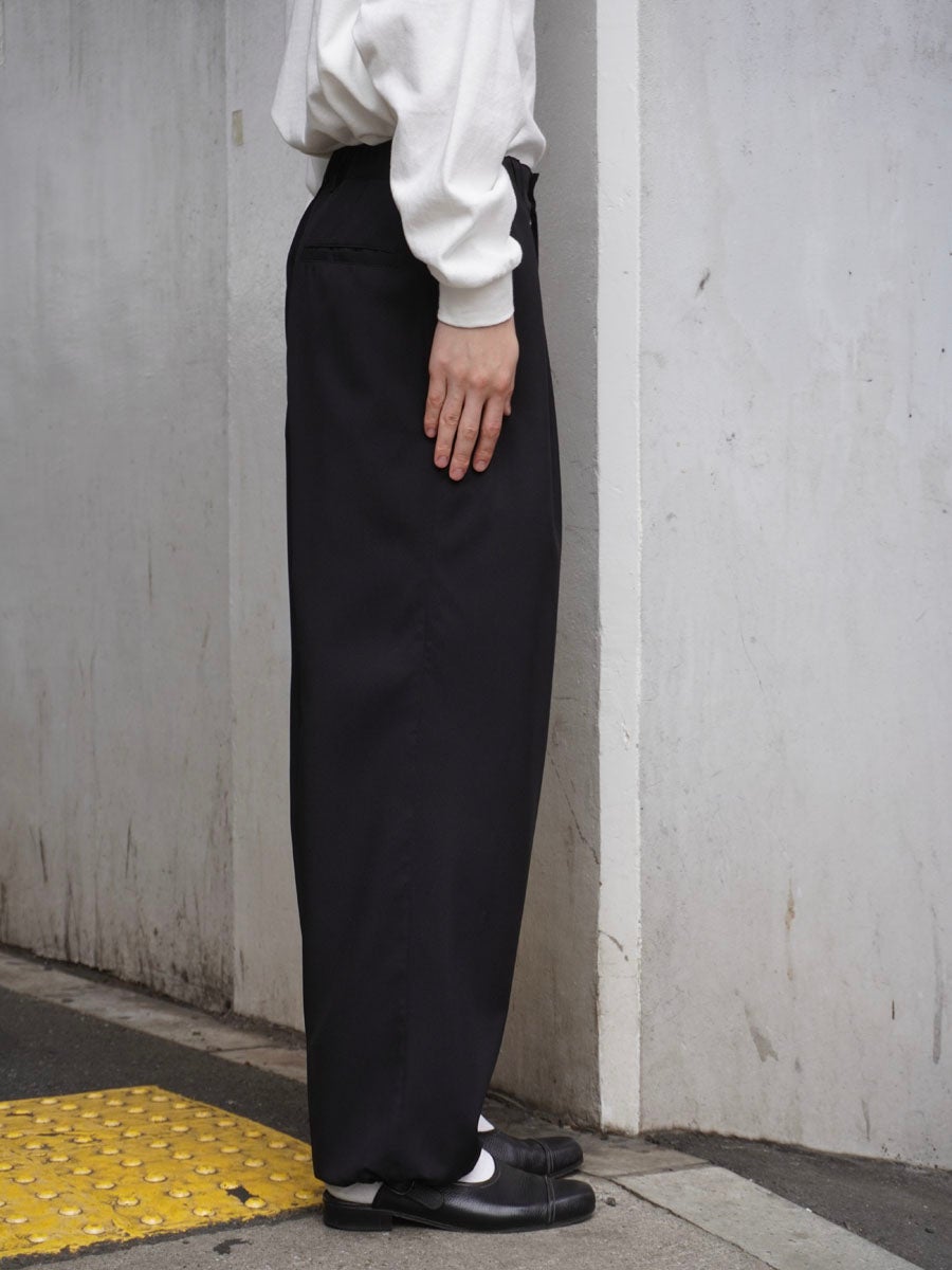 1TUCK EASY SLACKS[BLACK] | 1LDK (ワンエルディーケー) 公式サイト