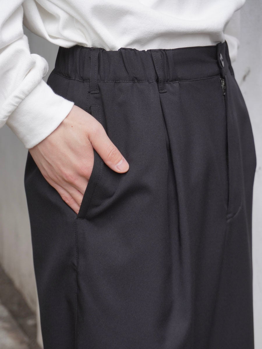 1TUCK EASY SLACKS[BLACK] | 1LDK (ワンエルディーケー) 公式サイト