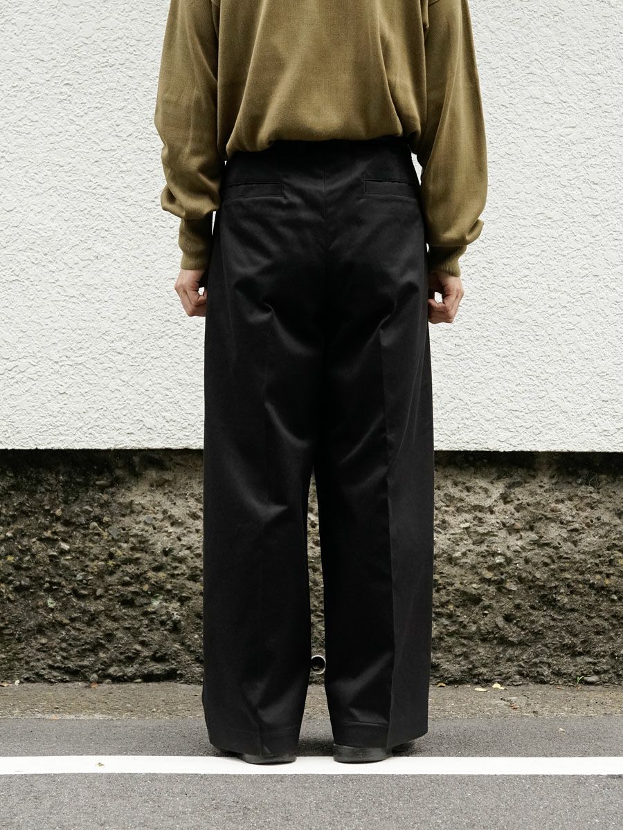 美品 2TUCK WIDE CHINO TROUSERS BLACK サイズ3 2TUCK WIDE CHINO TROUSERS[BLACK] | 1LDK (ワンエルディーケー) 公式