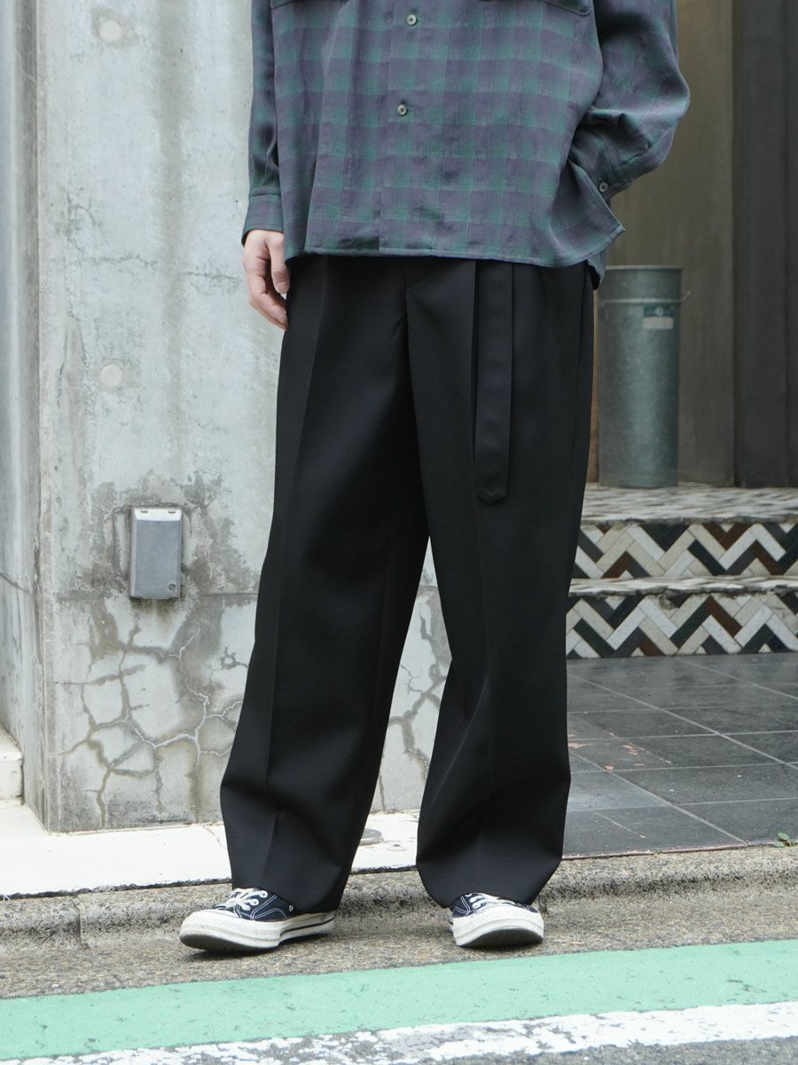 新品THE RERACS25AW THE SLACKS BELTED 2TUCK MENS】THE SLACKS BELTED 2 TUCK[BLACK] | 1LDK (ワンエルディーケー