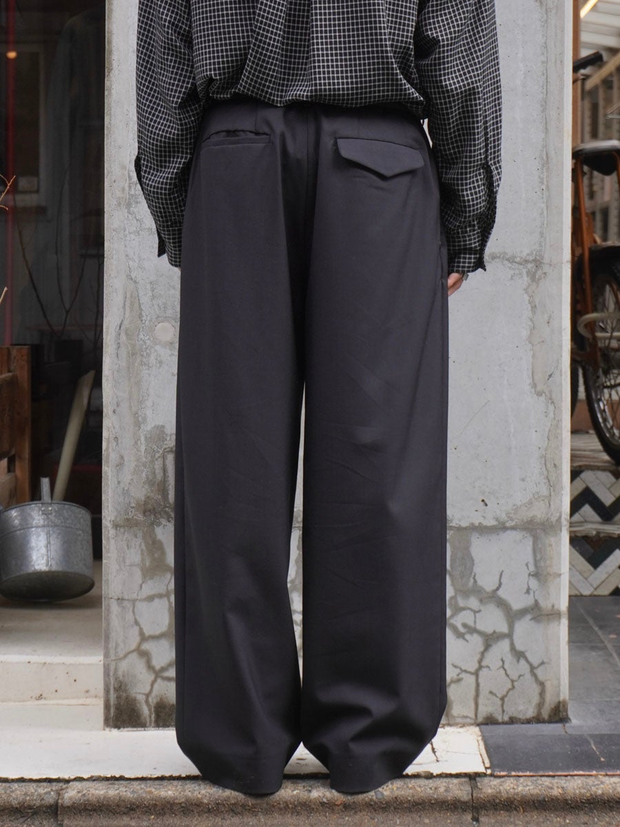 3 TUCK SLACKS[BLACK] | 1LDK (ワンエルディーケー) 公式サイト