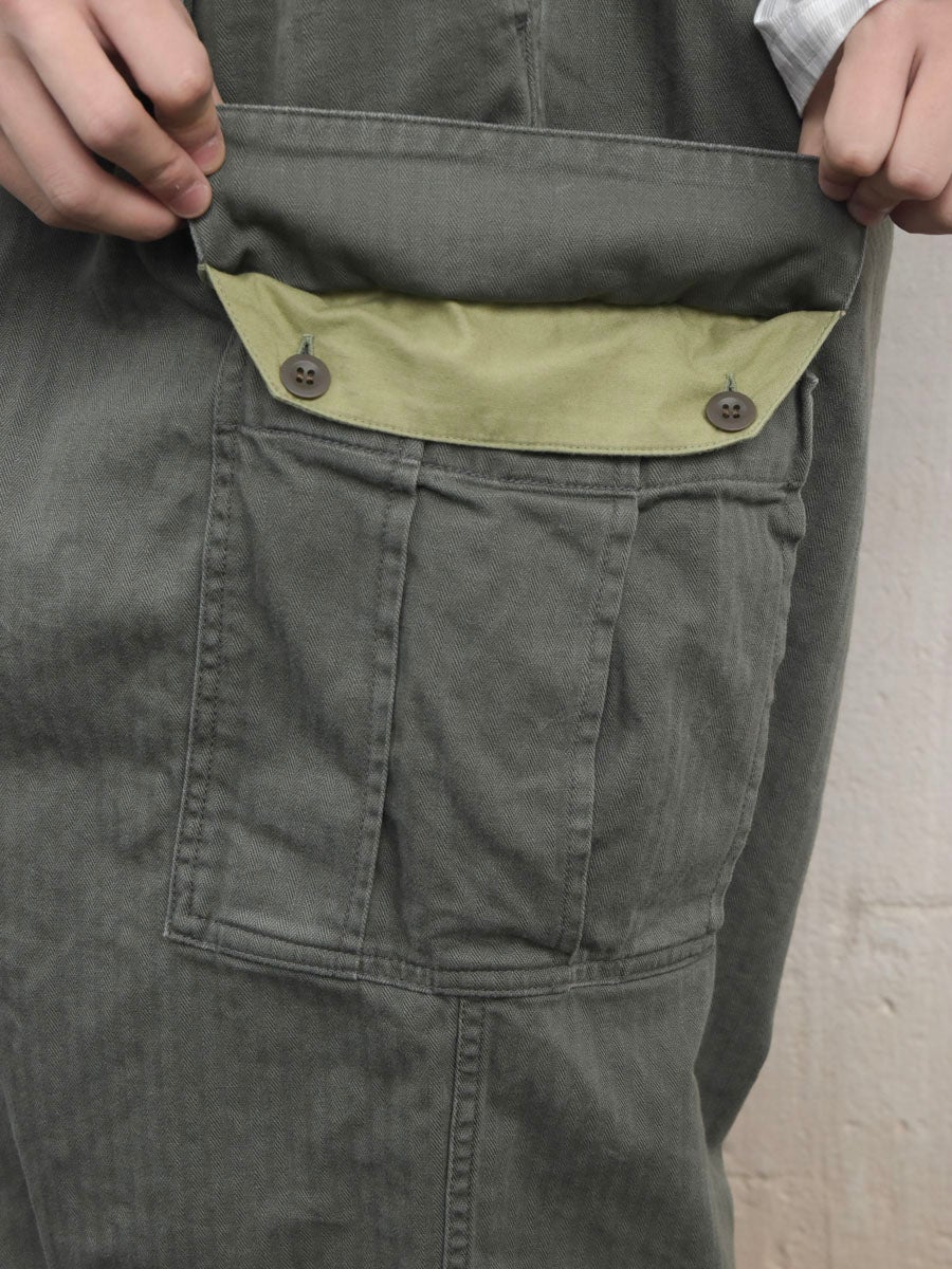 希少　GOODENOUGHワークパンツ ボタン付きポケット Herringbone 6-Pocket Pants[KHAKI] | 1LDK (ワンエルディーケー) 公式