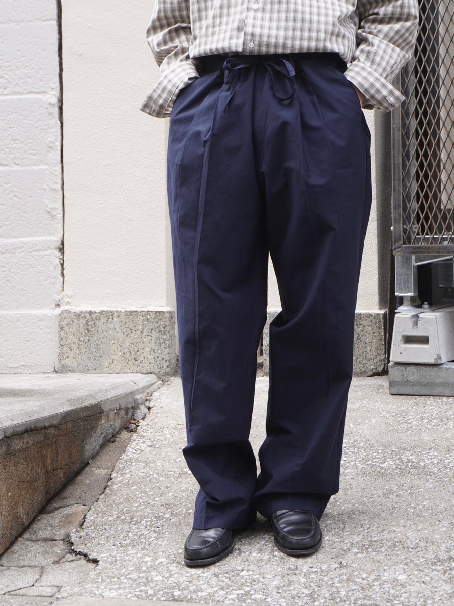COTTON SILK BELTLESS PANTS[NAVY] | 1LDK (ワンエルディーケー) 公式