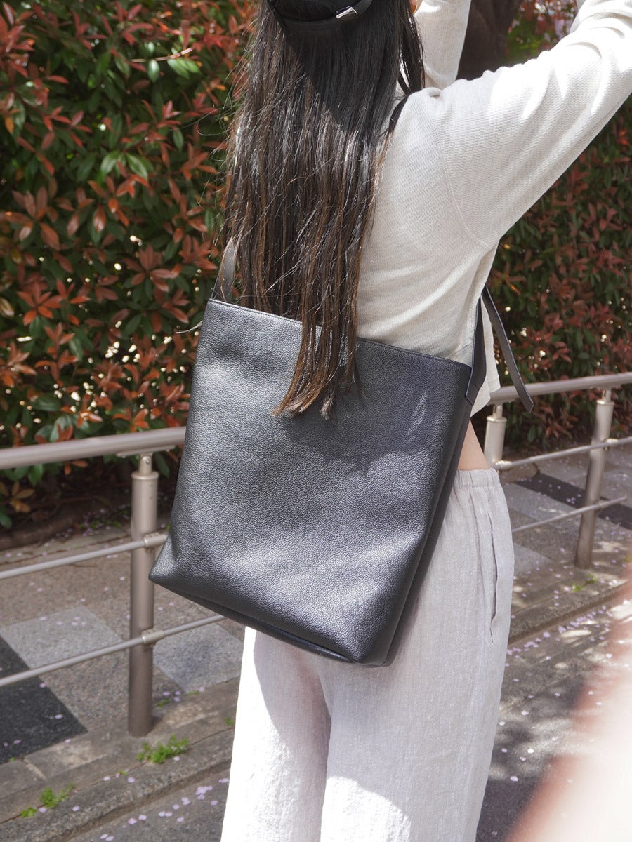 LEATHER SHOULDER BAG L[BLACK] | 1LDK (ワンエルディーケー) 公式サイト