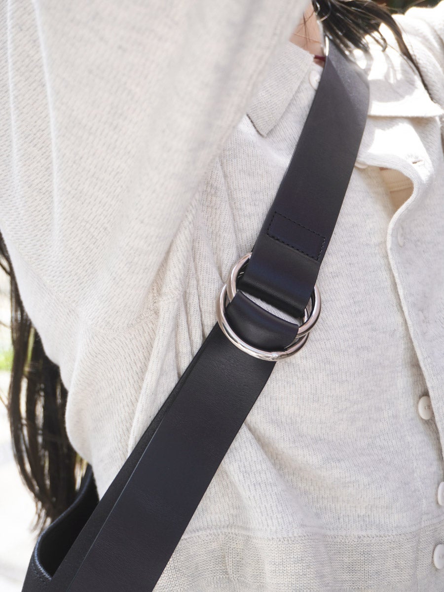 LEATHER SHOULDER BAG L[BLACK] | 1LDK (ワンエルディーケー) 公式サイト