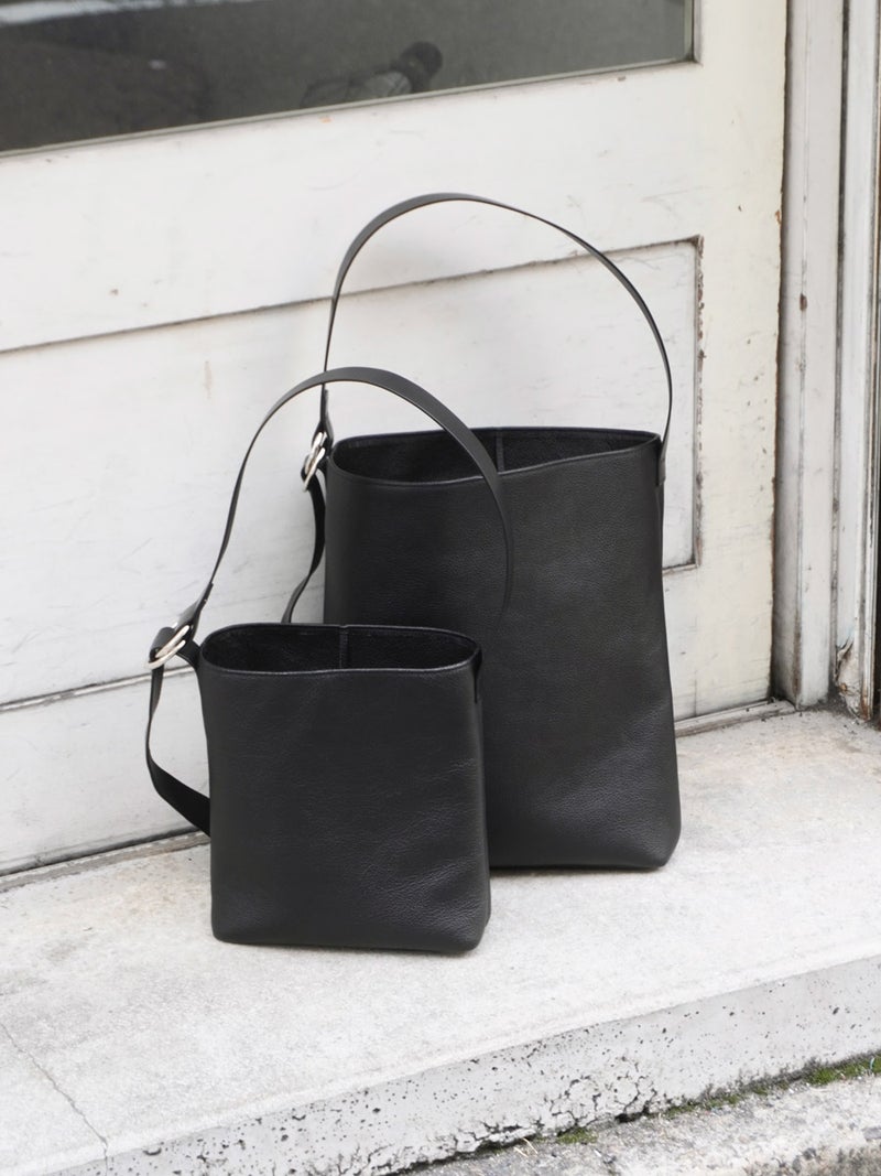 LEATHER SHOULDER BAG L[BLACK] | 1LDK (ワンエルディーケー) 公式サイト