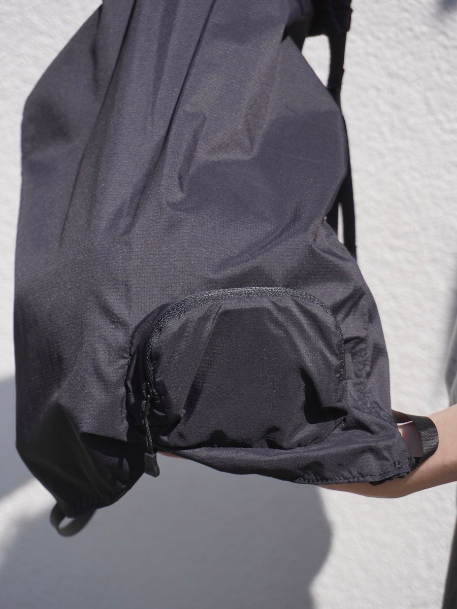 日本タッパーウェア Deep Super Case 黒 TECH PERTEX® TRAVEL KNAPSACK[BLACK] | 1LDK (ワンエルディー