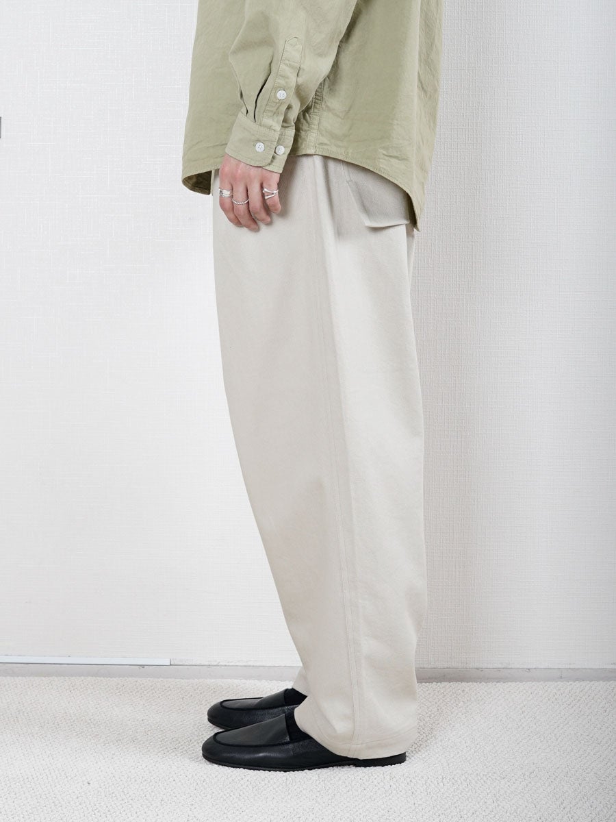 Two Tuck Wide Trousers[Light Beige] | 1LDK (ワンエルディーケー