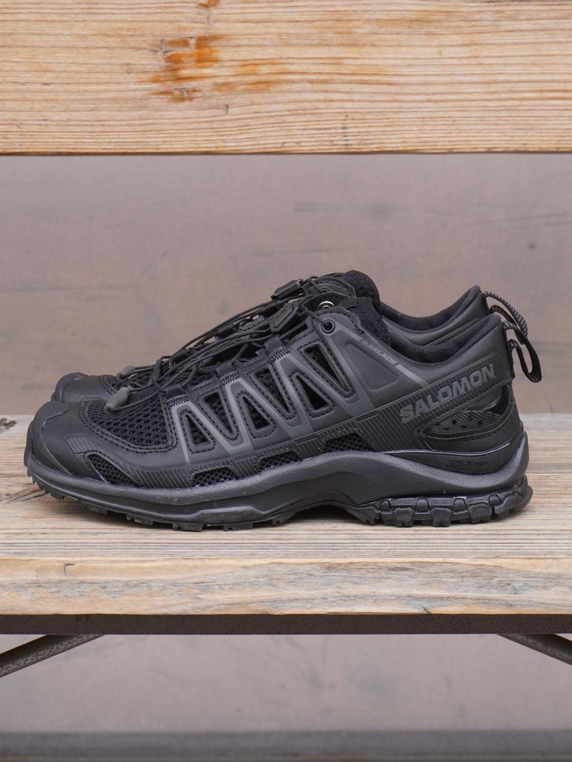 XA PRO 3D AMPHIB[Black / Black / Black] | 1LDK (ワンエルディーケー