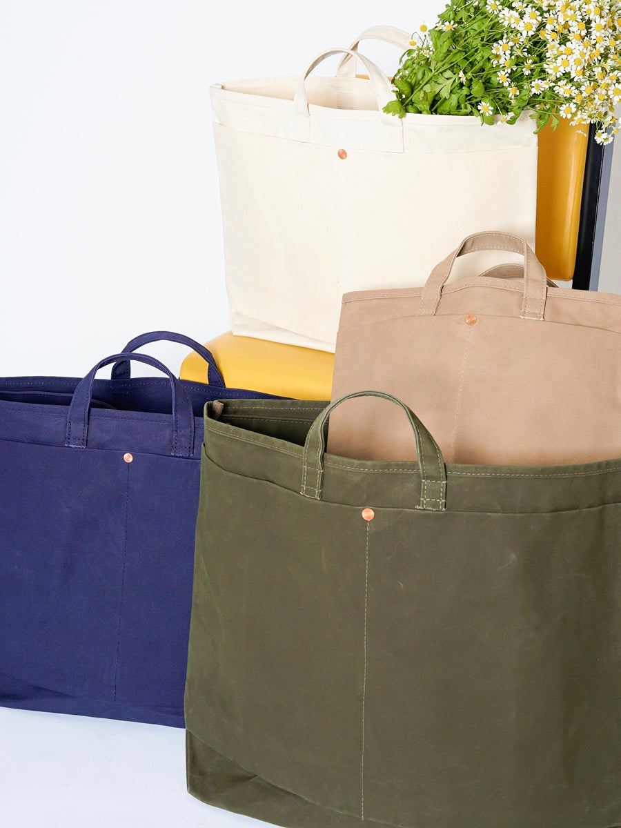S/Coyote, M/White, L/Ink Blue, XL/Olive