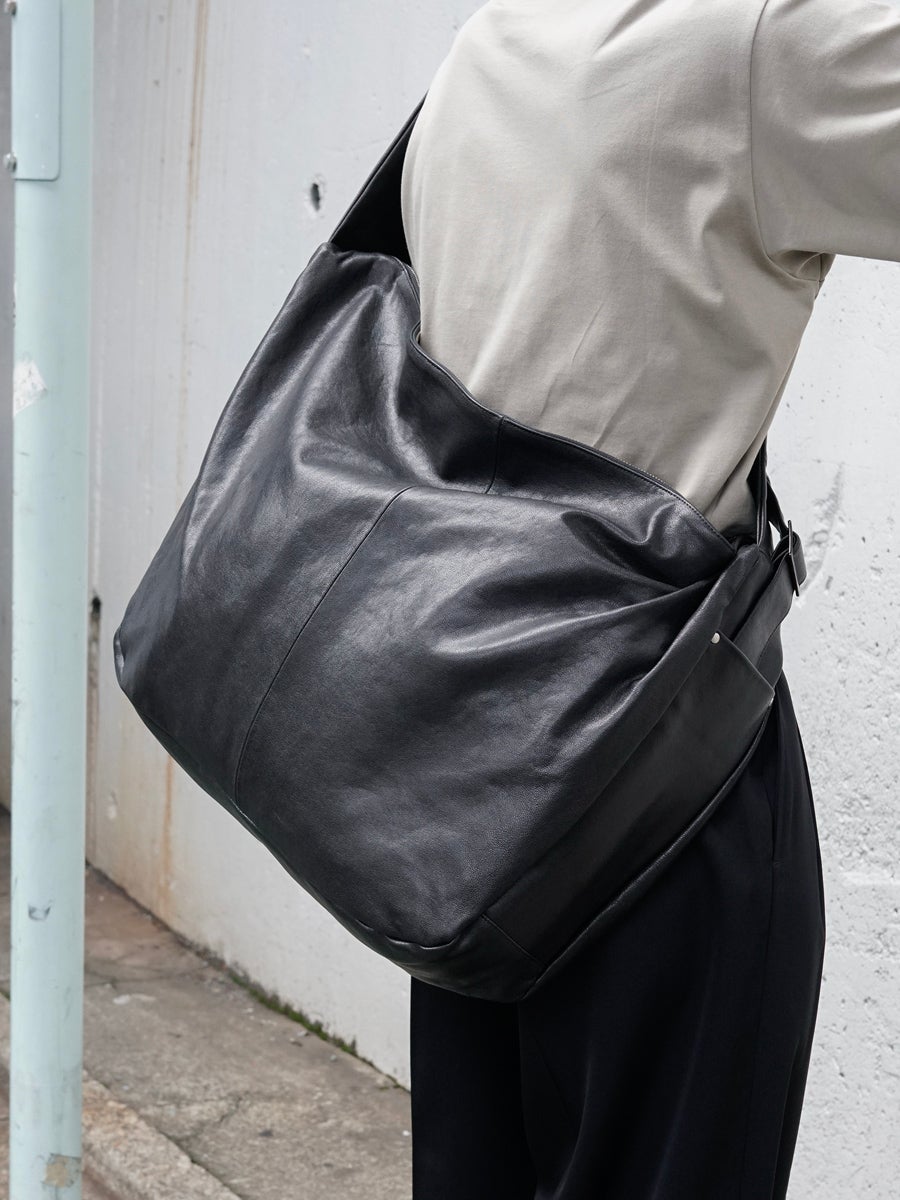 GOAT LEATHER SHIRRING HANDLE SHOULDER BAG[BLACK] | 1LDK (ワンエル