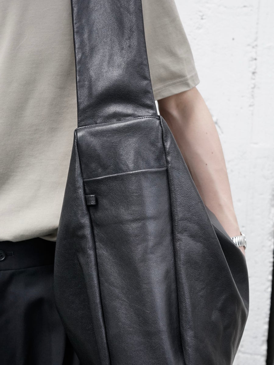 GOAT LEATHER SHIRRING HANDLE SHOULDER BAG[BLACK] | 1LDK (ワンエル