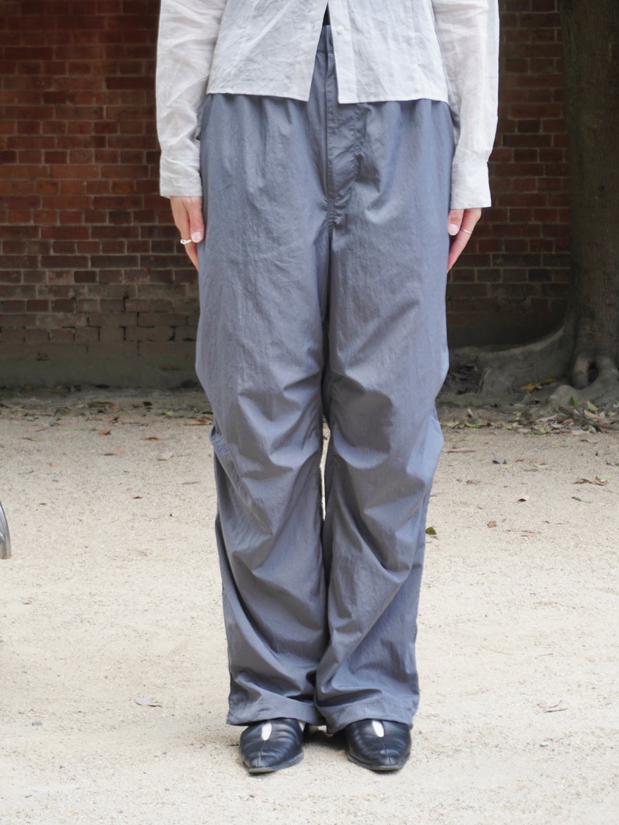 LIGHTWEIGHT NYLON WIDE PANTS[GRAY] | 1LDK (ワンエルディーケー