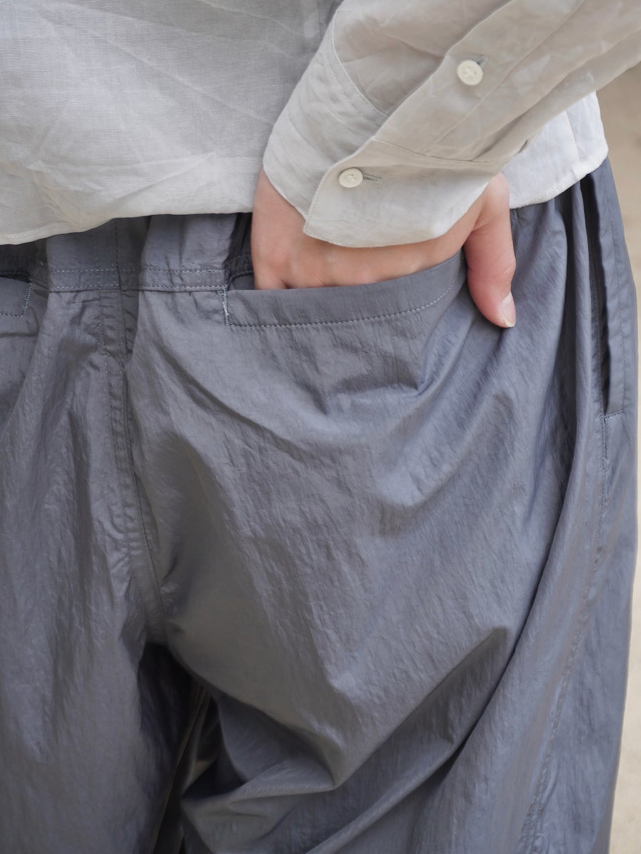 LIGHTWEIGHT NYLON WIDE PANTS[GRAY] | 1LDK (ワンエルディーケー