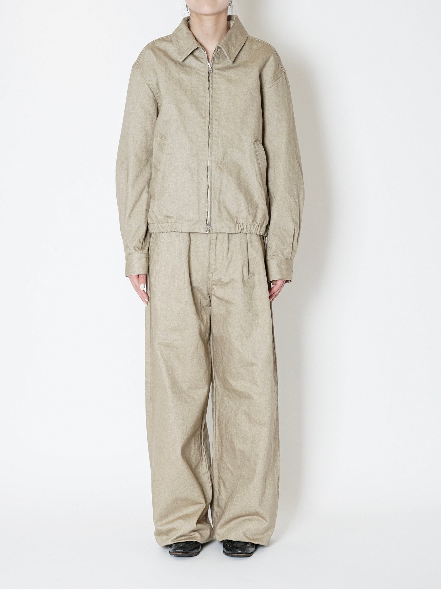 2TUCKS WIDE COLOUR DENIM[BEIGE] | 1LDK (ワンエルディーケー) 公式サイト