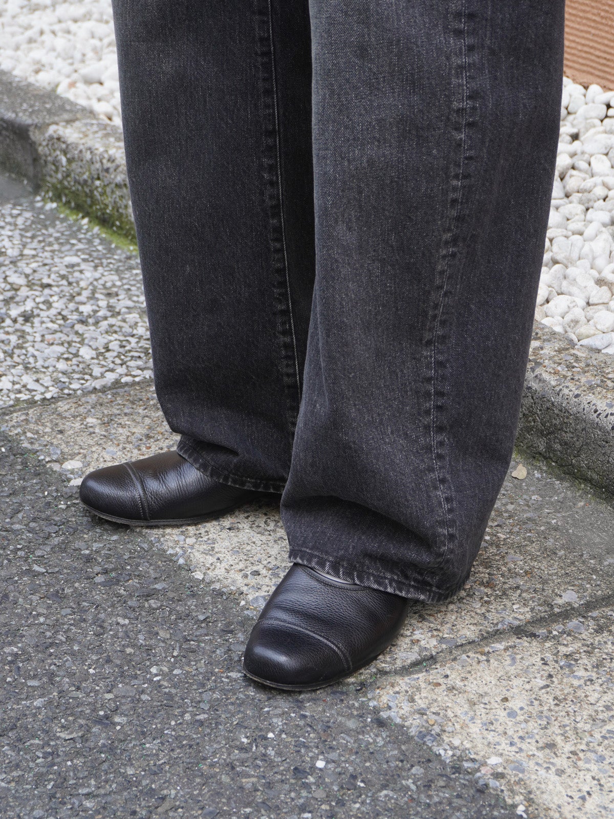 ROUND DENIM PANTS[BLACK] | 1LDK (ワンエルディーケー) 公式サイト