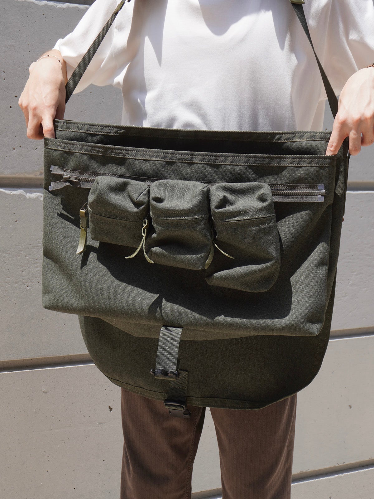 messenger bag large[KHAKI OLIVE] | 1LDK (ワンエルディーケー) 公式