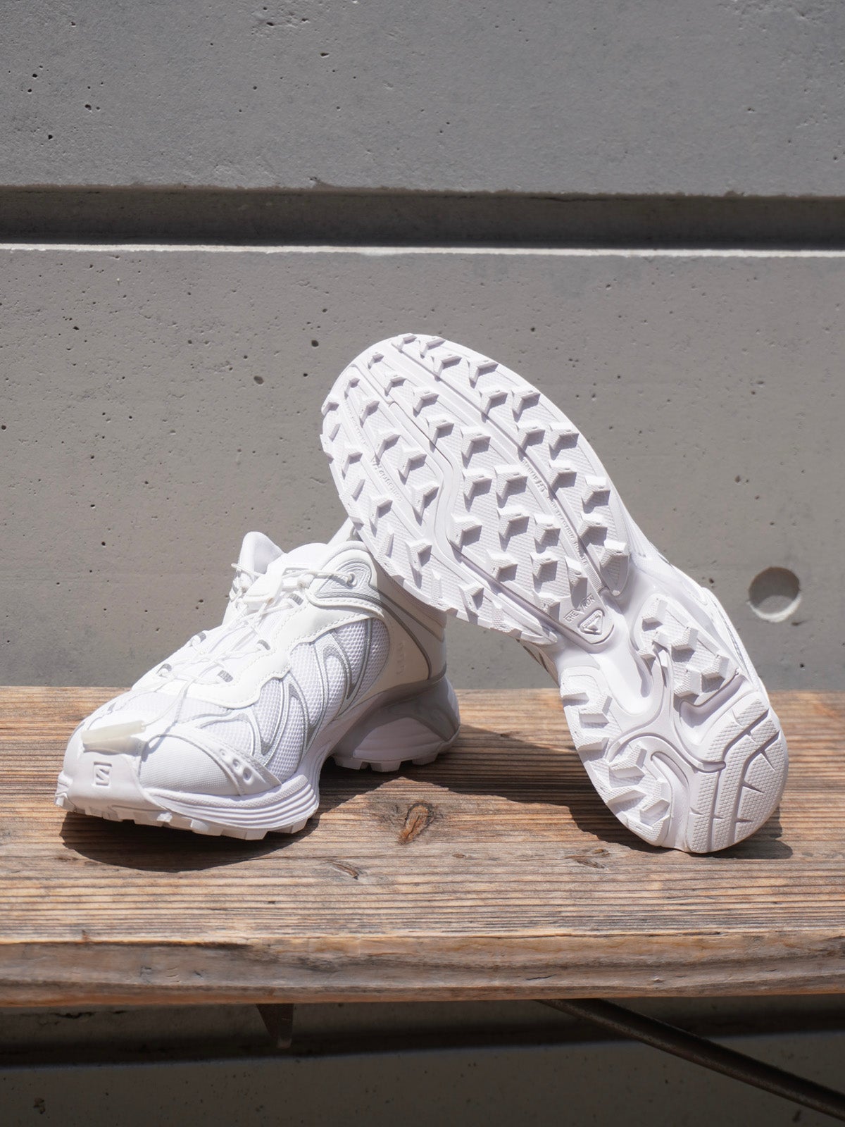 【新品・未使用】エクスビアンス　リバイタライジング　ピールアンフォテリック20% XT-WHISPER[White/Lunar Rock/Ftw Silver] | 1LDK (ワンエルディーケー