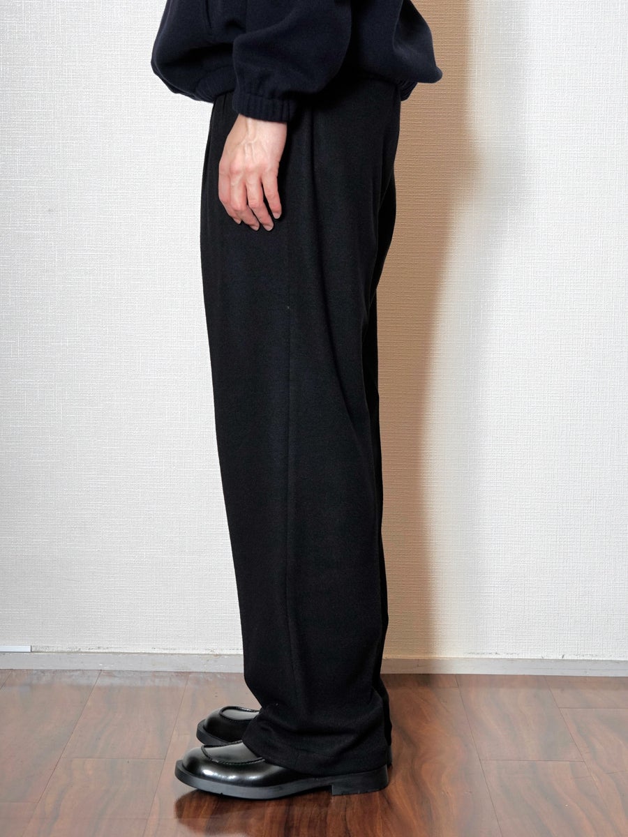 F/182cm